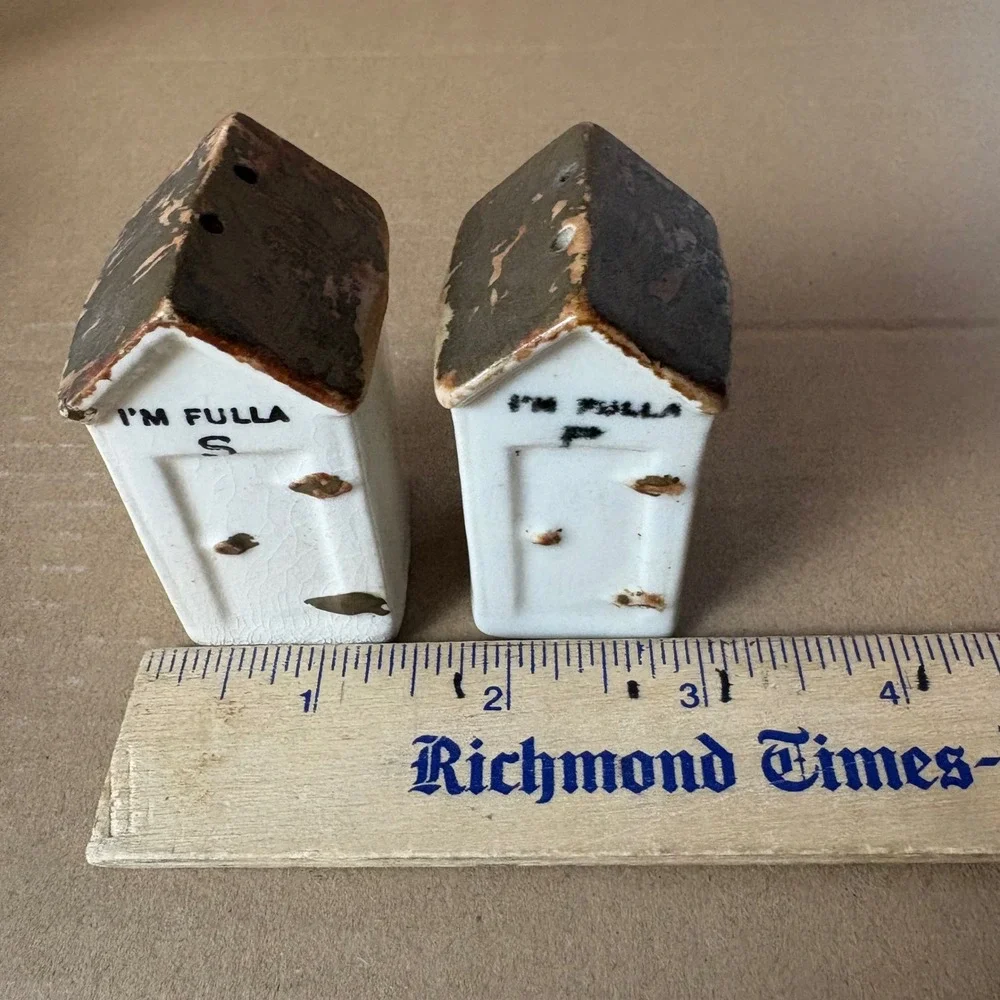 Vintage Ceramic Salt and Pepper‎ Shaker Set Outhouses 